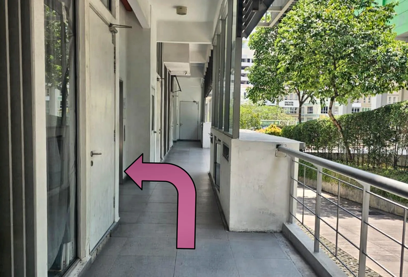 The corridor beside the lift on the first floor: take the lift to level 1